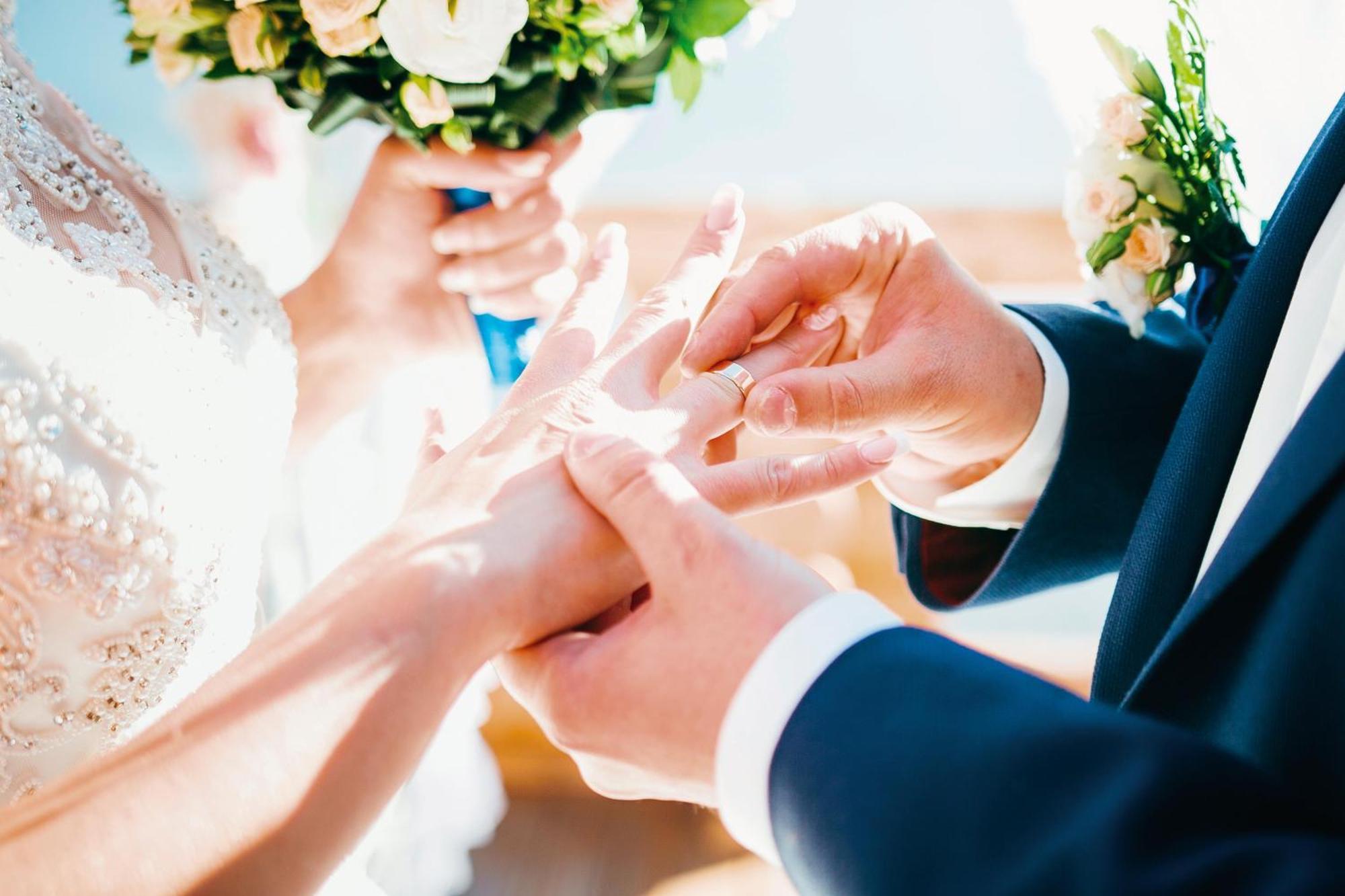 Grand Oasis Palm Hotel Cancún Kültér fotó The exchange of rings at a wedding