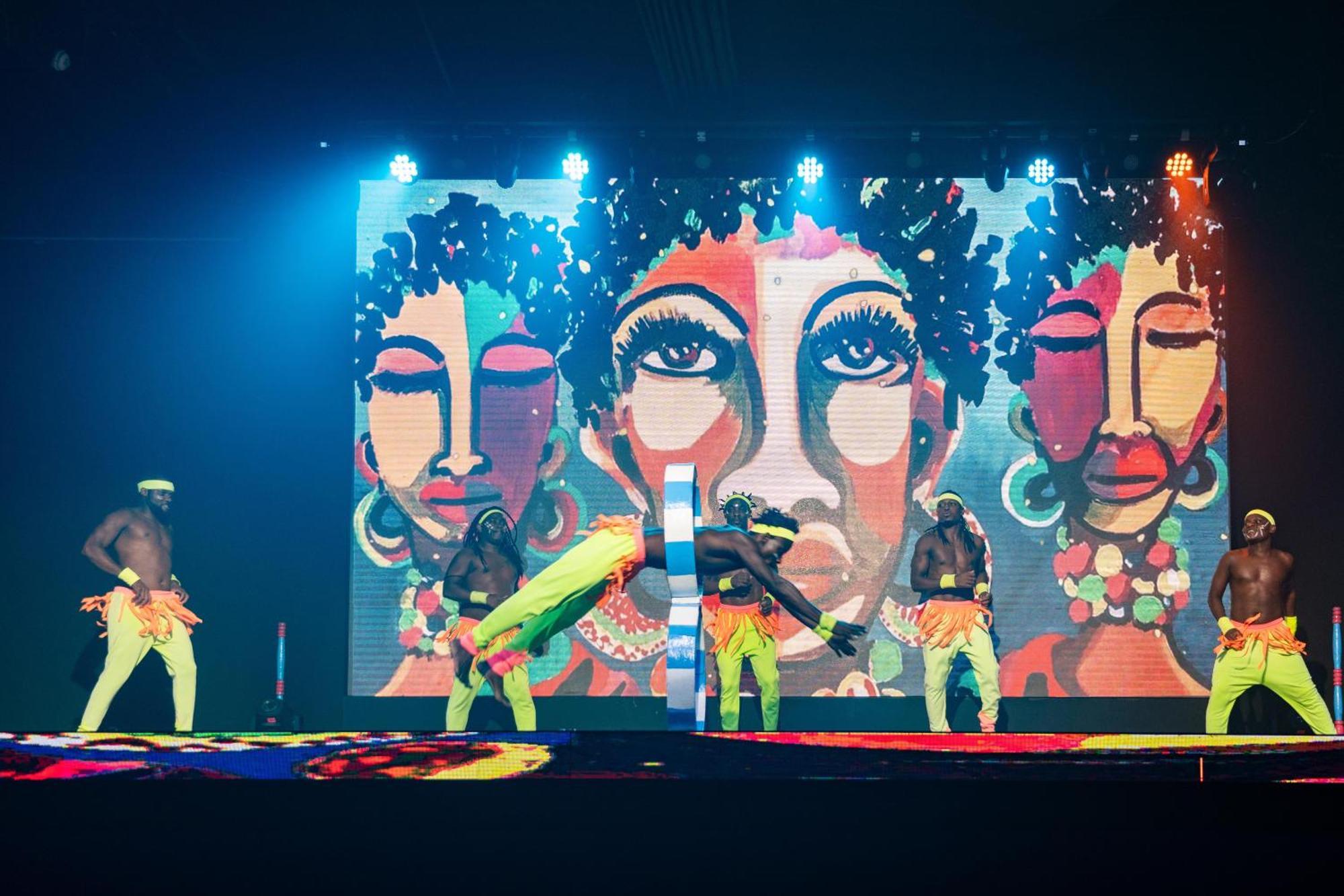 Grand Oasis Palm Hotel Cancún Kültér fotó Prince performing at the 2007 NBA All-Star Game