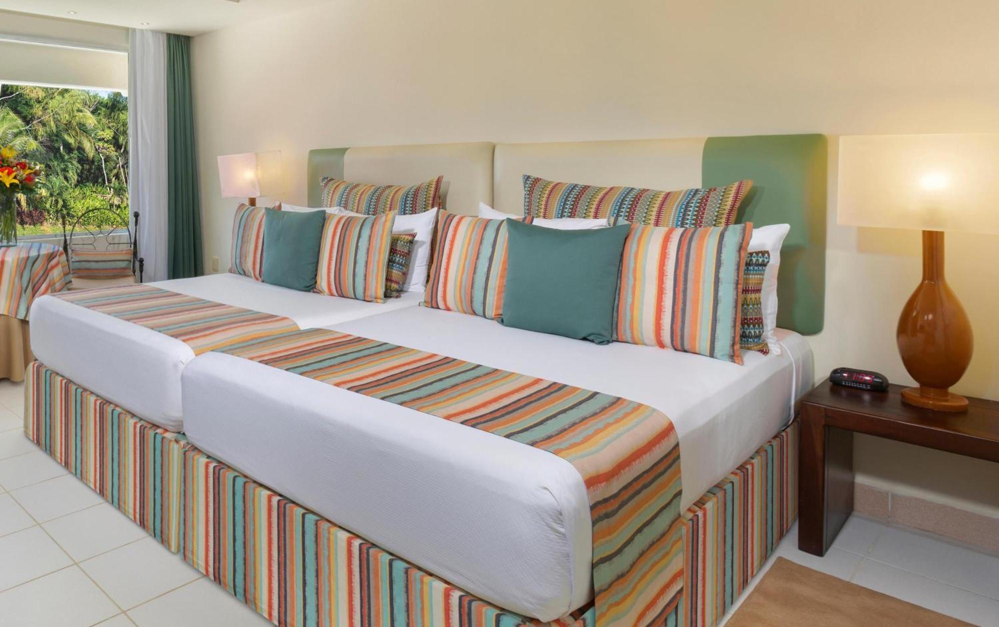 Grand Oasis Palm Hotel Cancún Kültér fotó A bedroom at the hotel