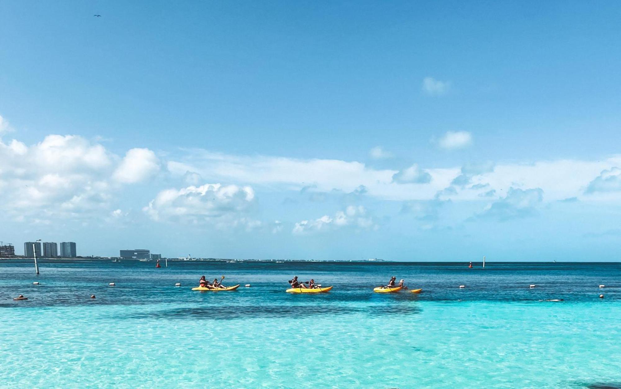 Grand Oasis Palm Hotel Cancún Kültér fotó Kayaking in Cancun