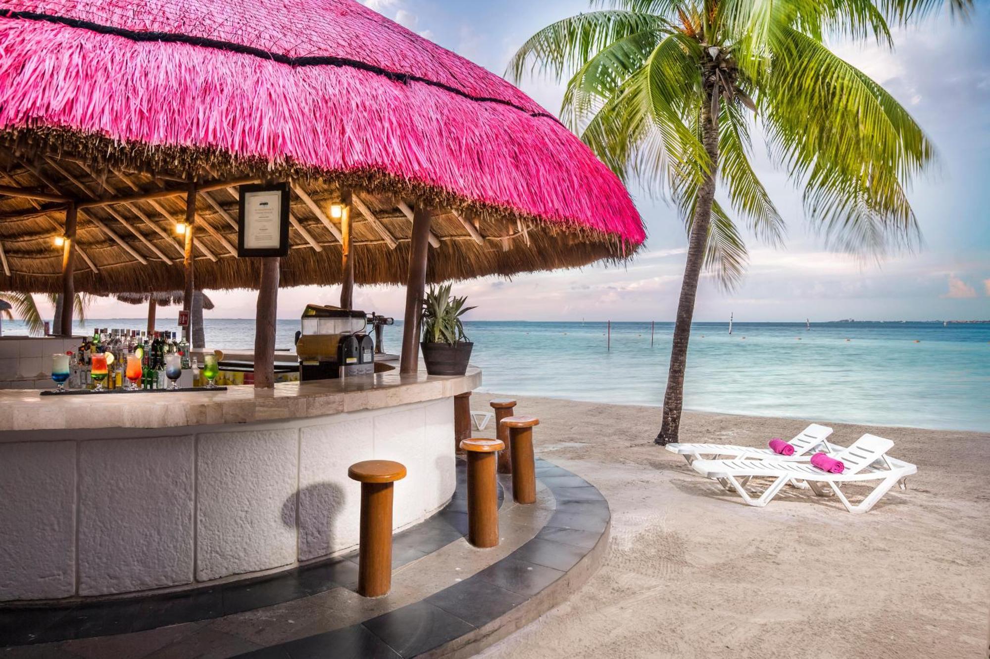 Grand Oasis Palm Hotel Cancún Kültér fotó Beach bar