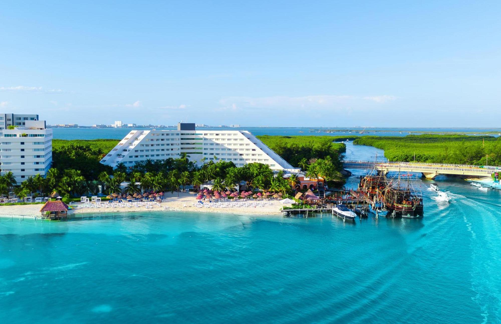 Grand Oasis Palm Hotel Cancún Kültér fotó Aerial view of the resort